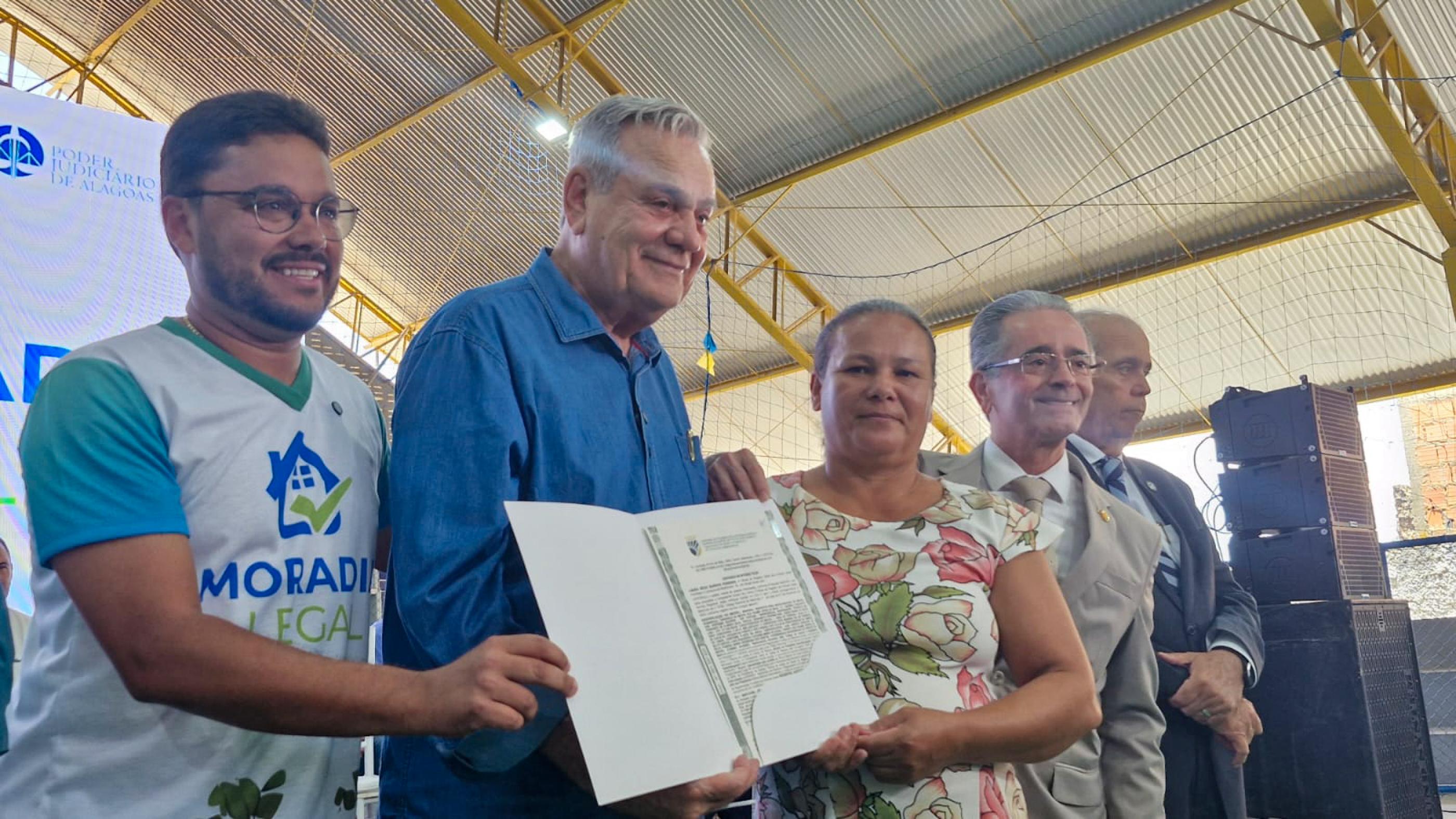 Vice-governador participa da entrega de 156 títulos de propriedade em Maribondo