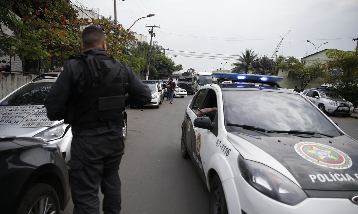 Ação na Baixada Fluminense contra facção prende vereador em flagrante
