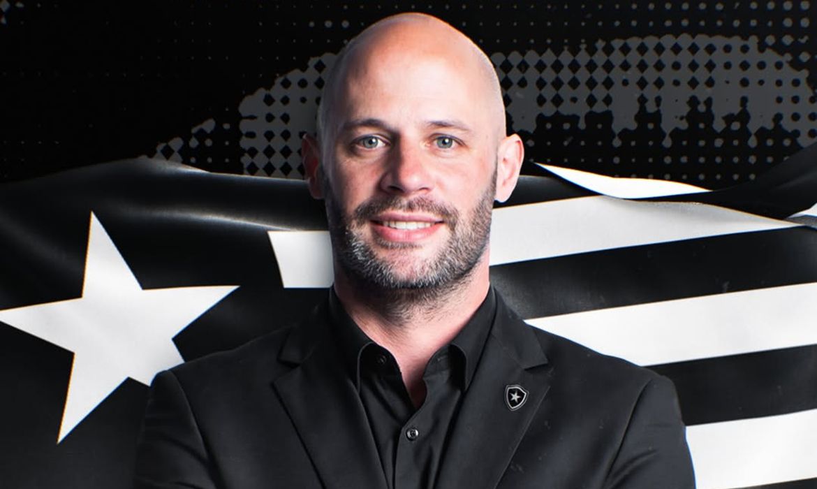 Botafogo oficializa Franclim Carvalho como novo técnico até o fim de 2027