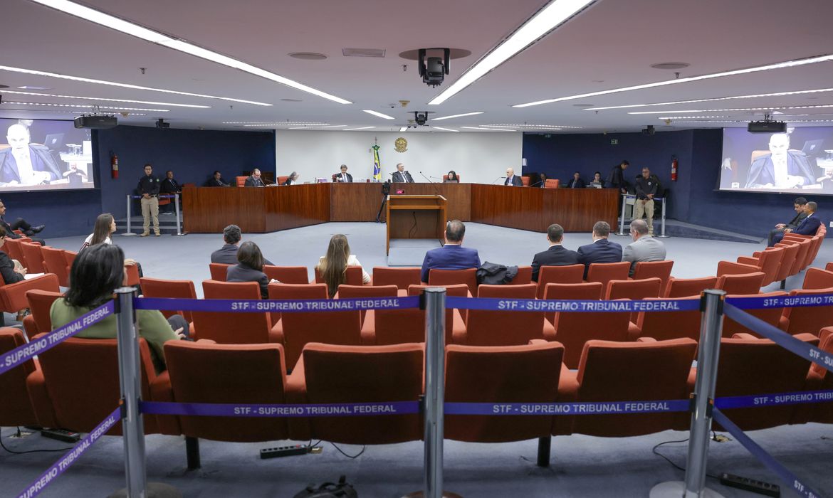 STF forma maioria para condenar cinco réus da trama golpista