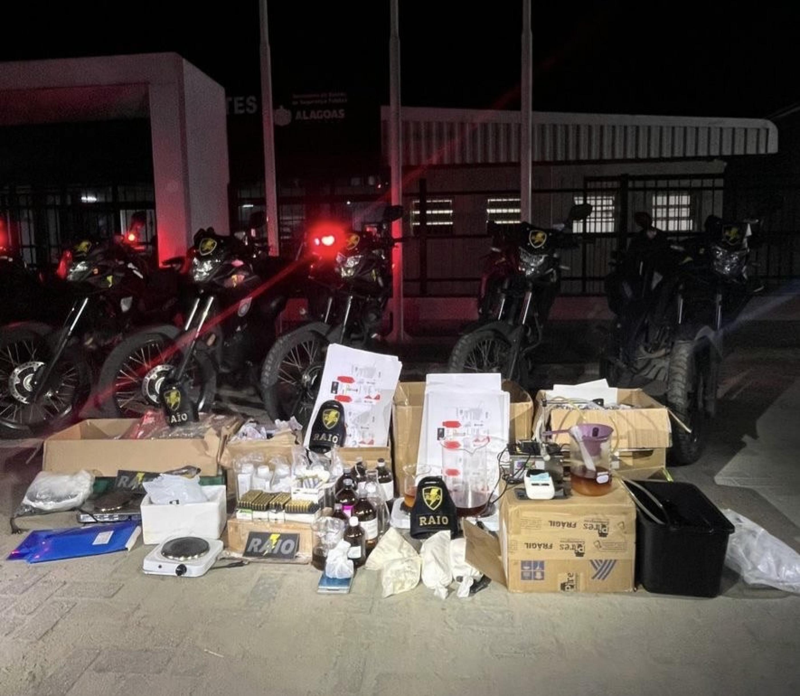 PM fecha laboratório clandestino de remédios emagrecedores em Maceió