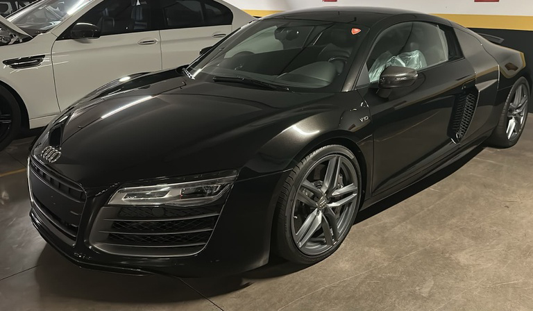 PF apreende carros de luxo de empresário investigado no caso INSS