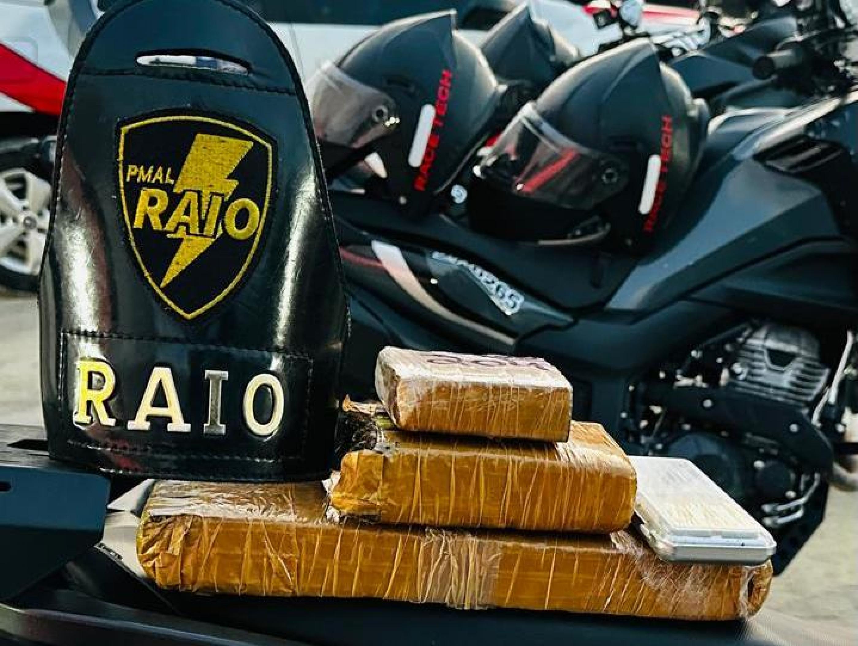 Polícia Militar apreende armas, drogas e simulacro em operações no fim de semana