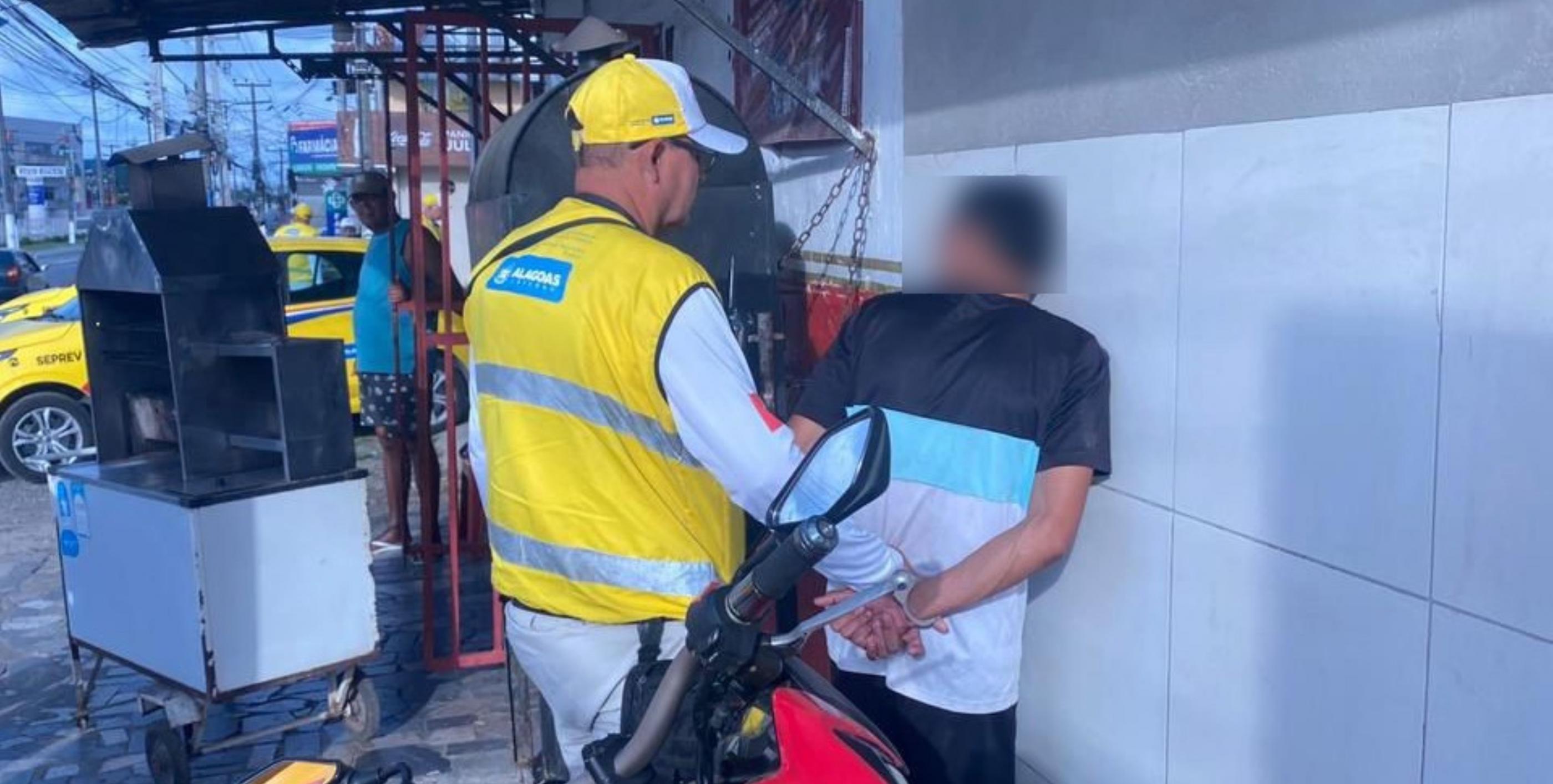 Homem é preso por desacato após dar calote em bar no Benedito Bentes