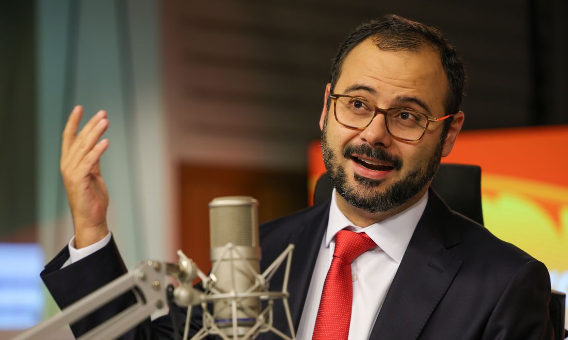 Redução da jornada pode impulsionar empreendedorismo, afirma ministro