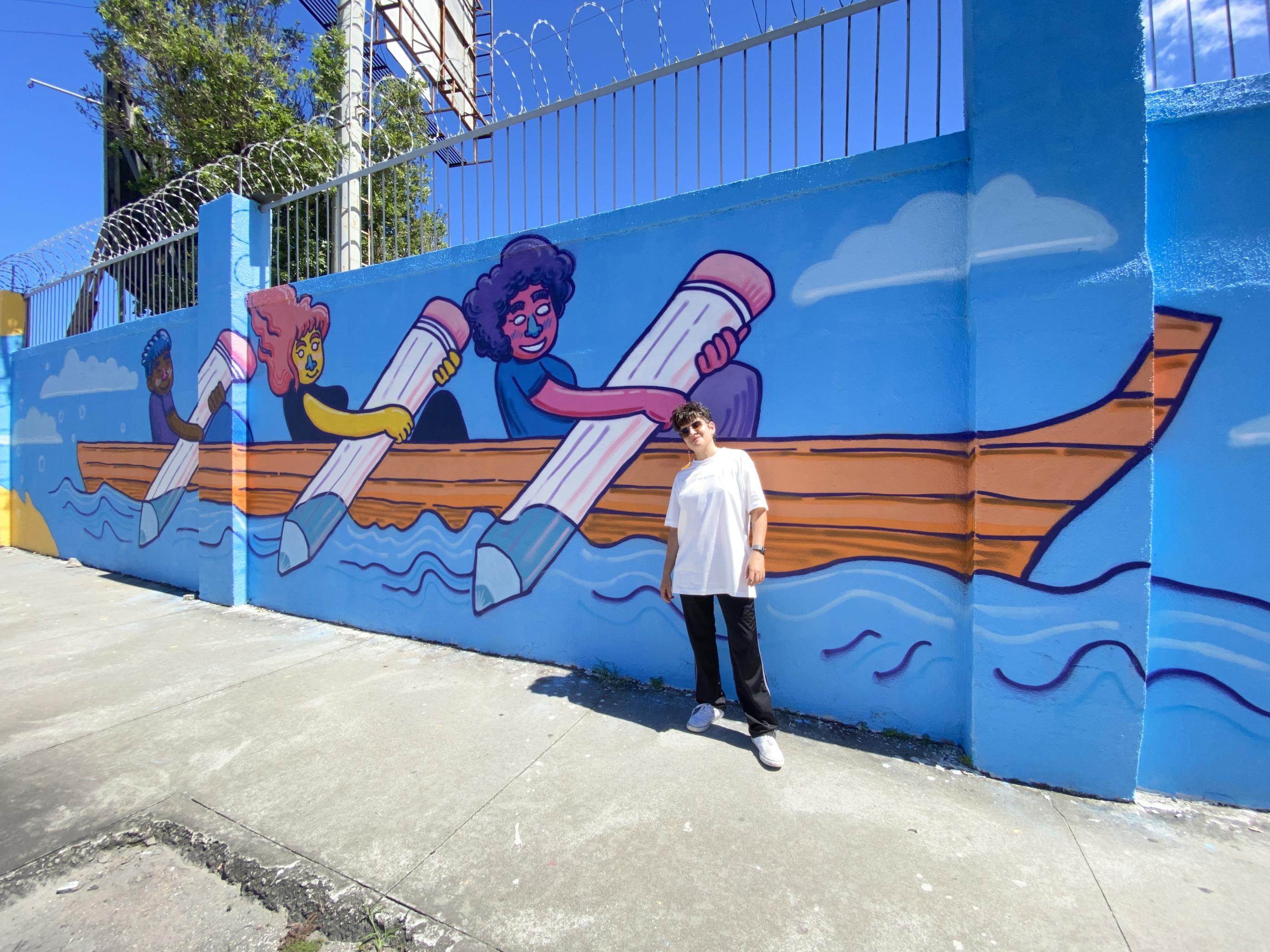 Graffiti transforma muro de escola estadual em painel sobre diversidade