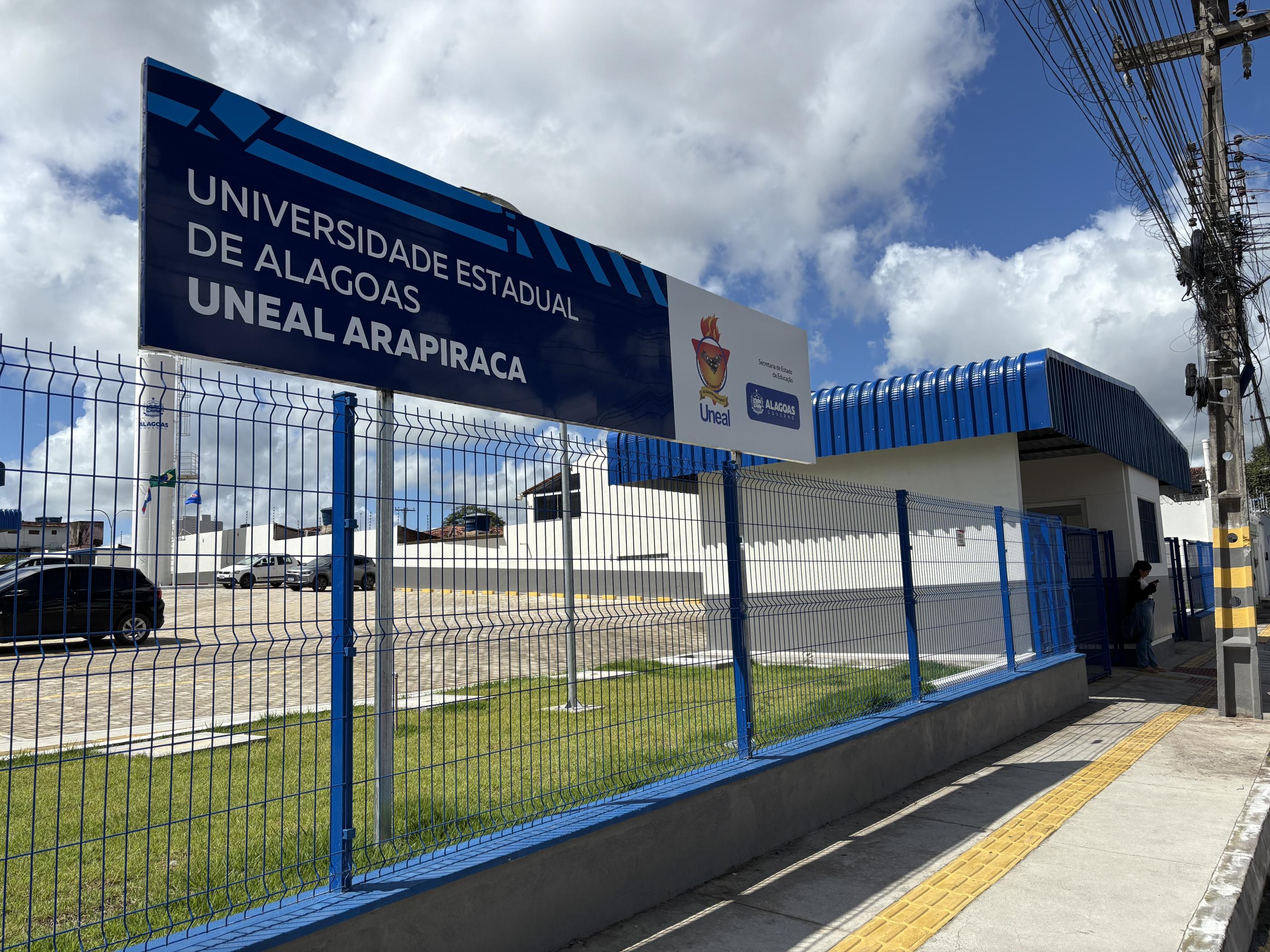 Uneal divulga resultado final de concurso para professores efetivos