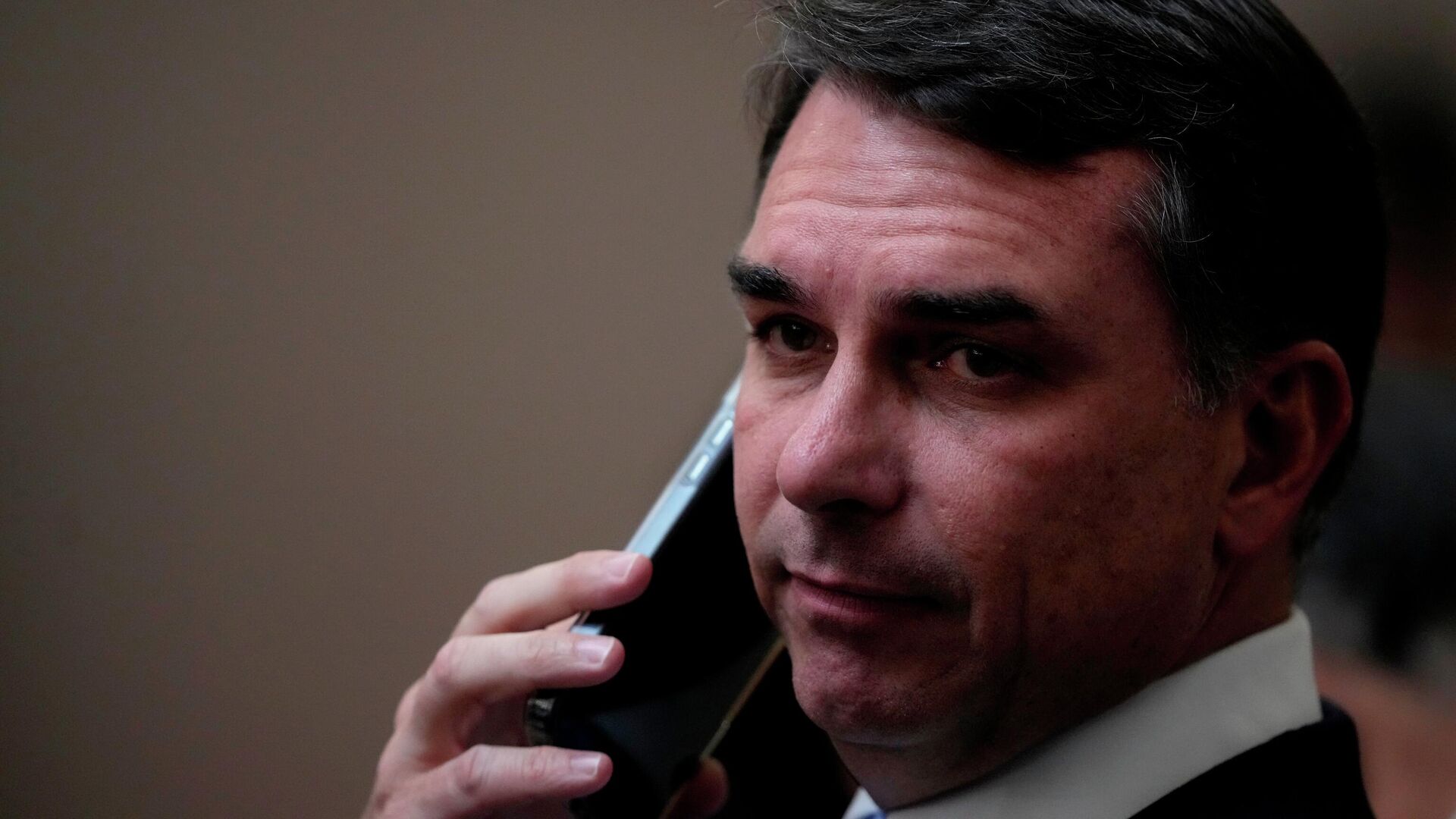 Flávio Bolsonaro pede a Marco Rubio que Brasil seja poupado de novas tarifas