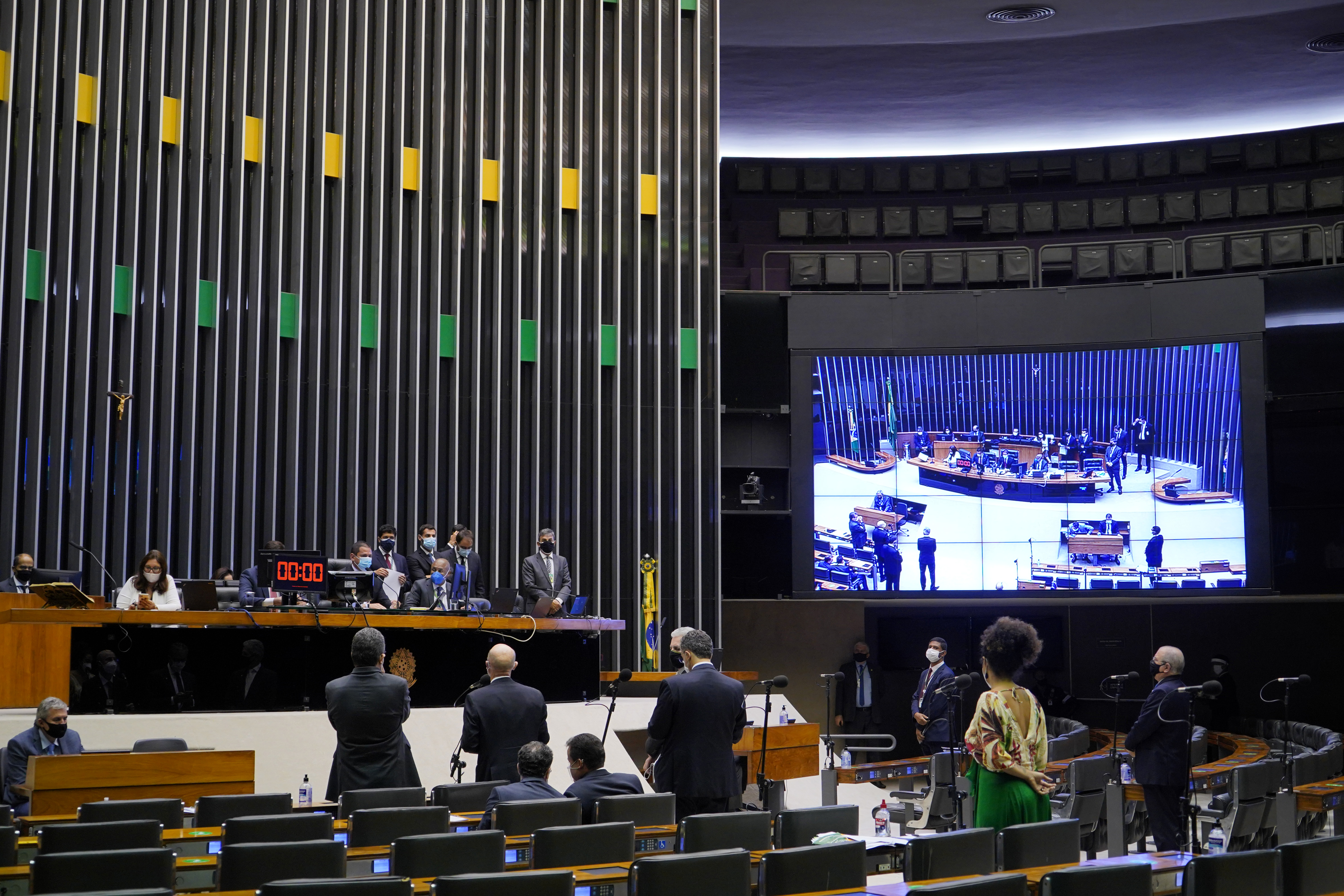 Dino intima partidos a esclarecer controle sobre emendas parlamentares