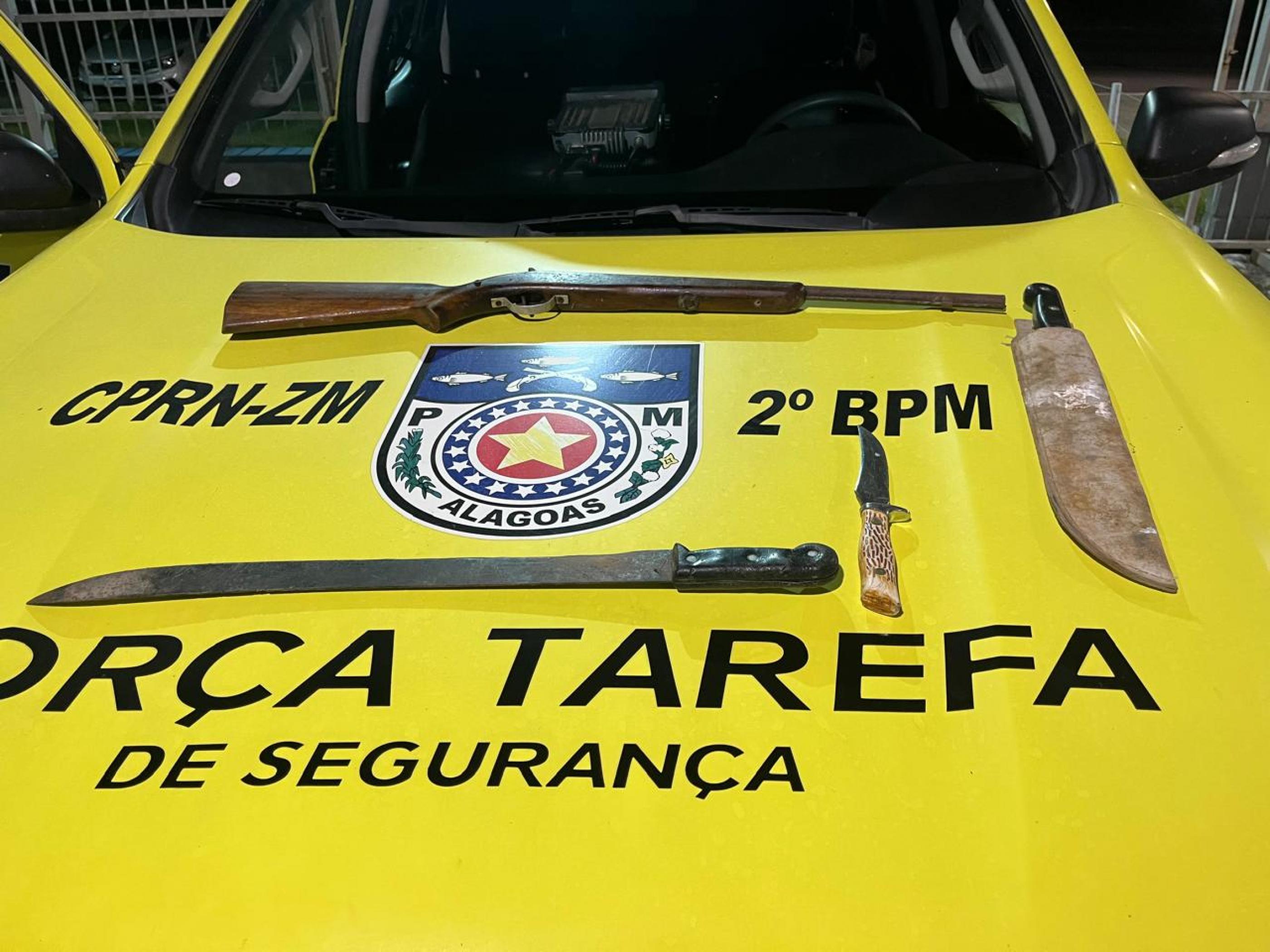 PM apreende armas e recupera veículo roubado em três cidades de Alagoas