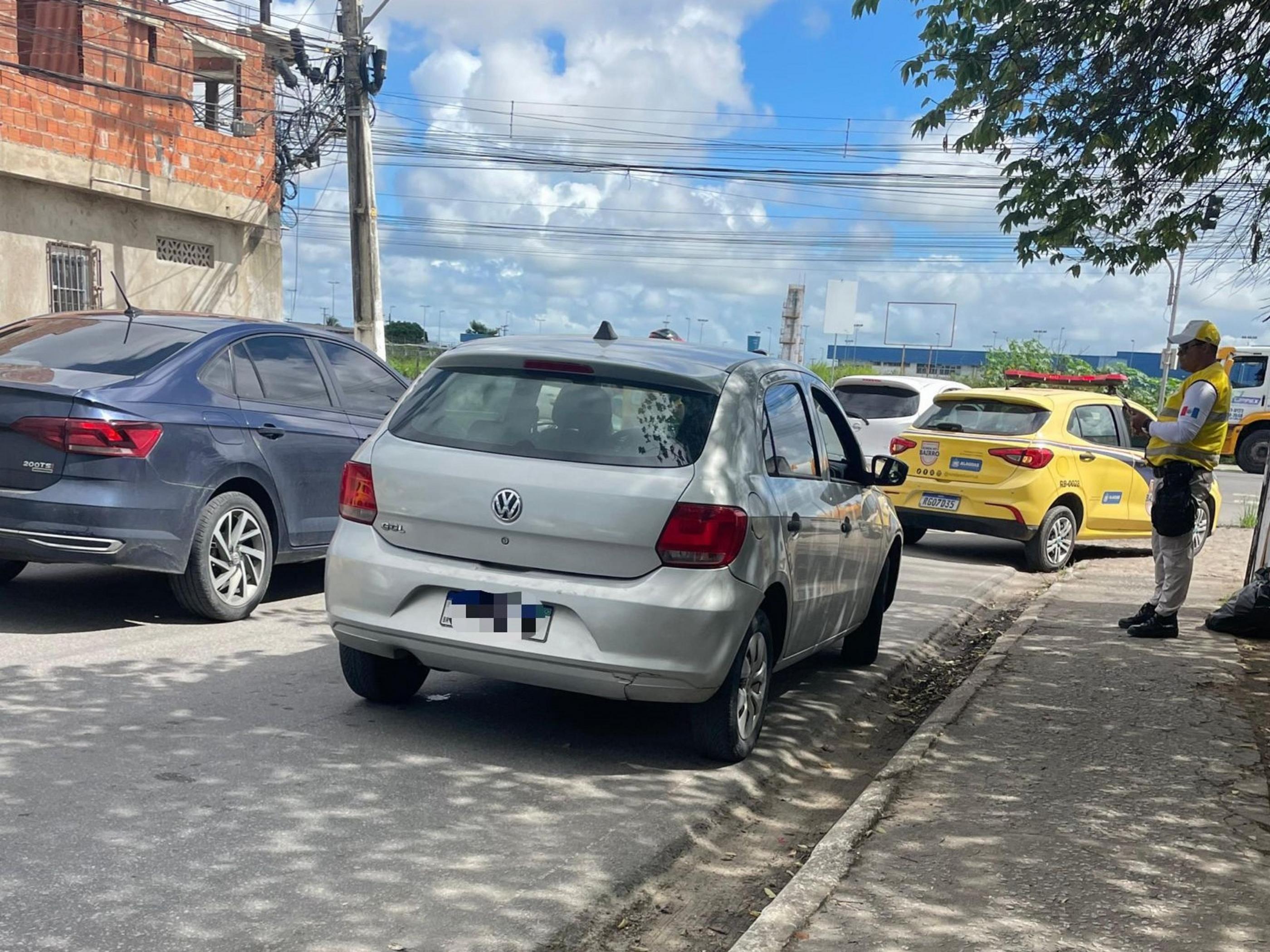 Foragido por tráfico de drogas é preso após abordagem veicular no Benedito Bentes, em Maceió