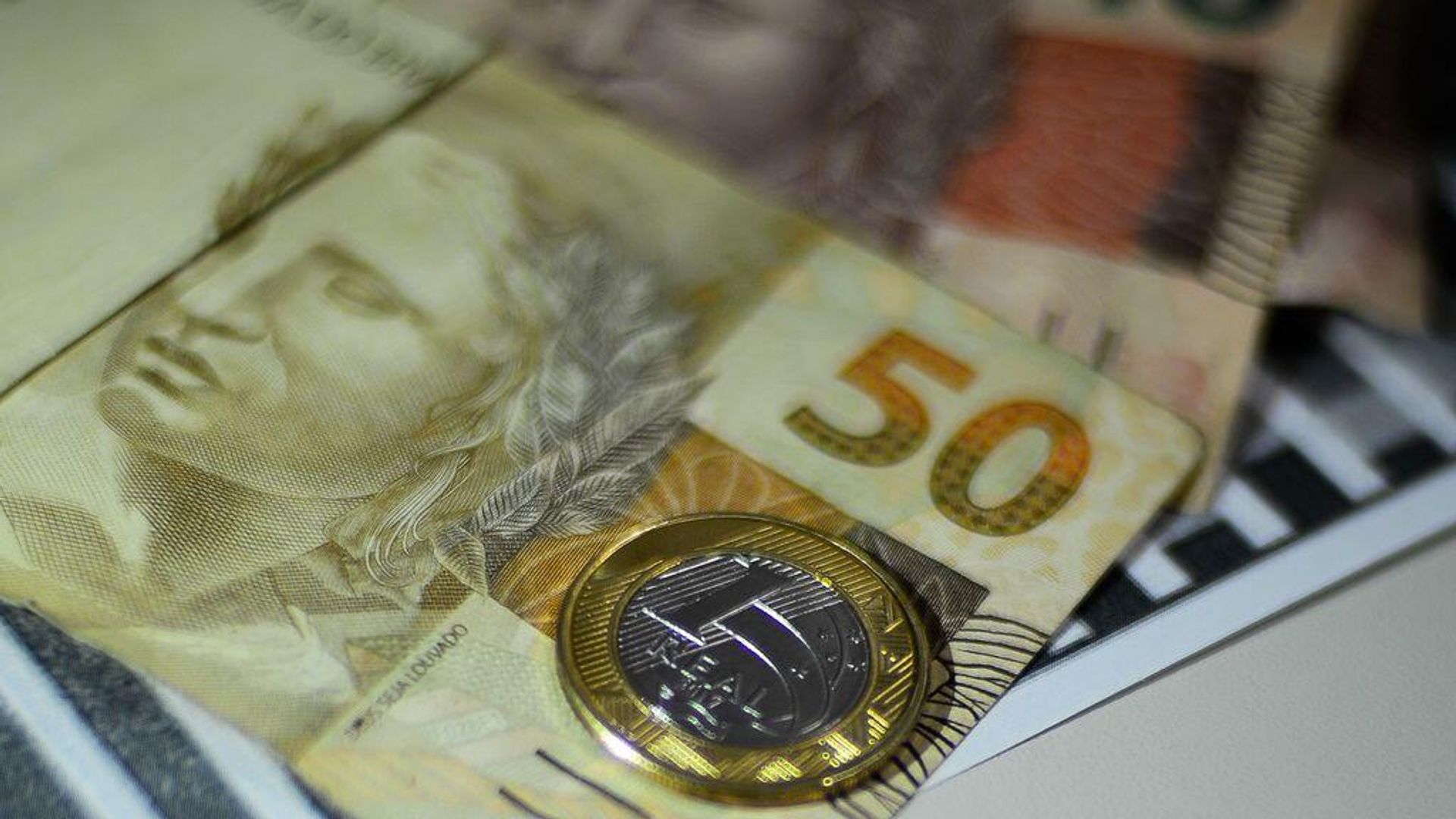 FMI alerta para necessidade de ajuste fiscal e projeta crescimento moderado