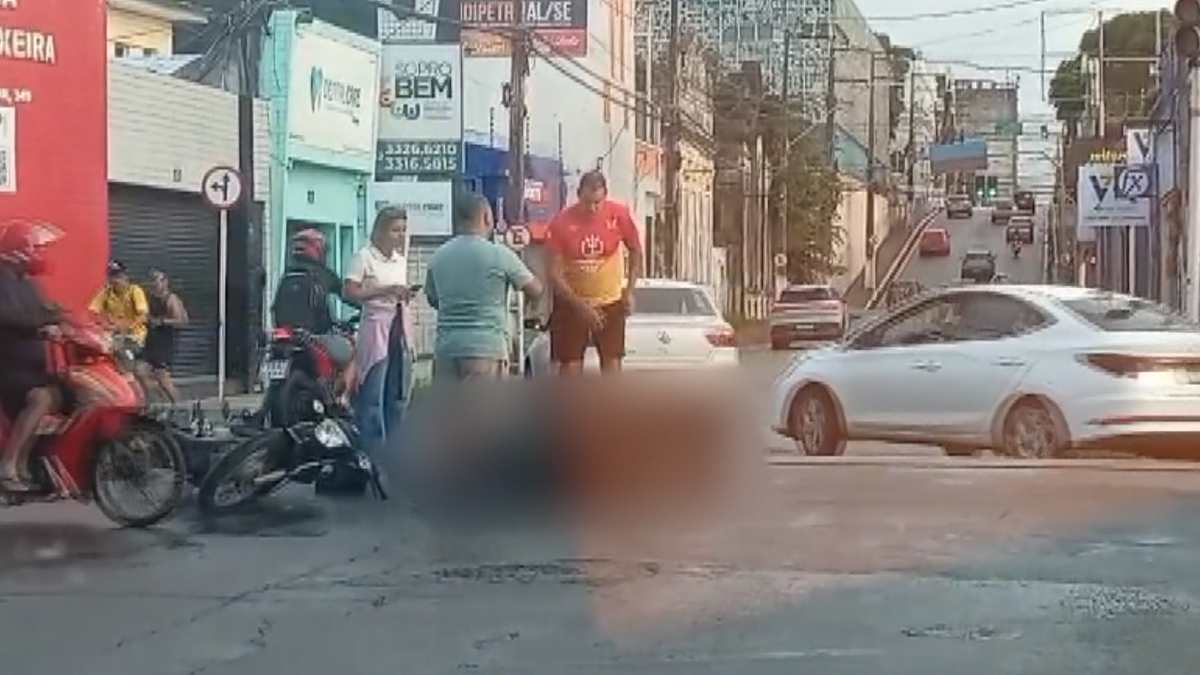 Mulher é levada ao HGE após colisão em cruzamento em Maceió