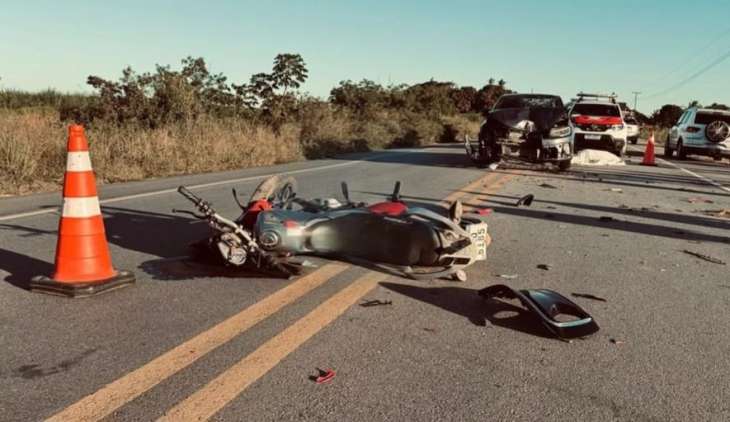 Motociclista morre após invadir contramão e bater de frente com carro em AL