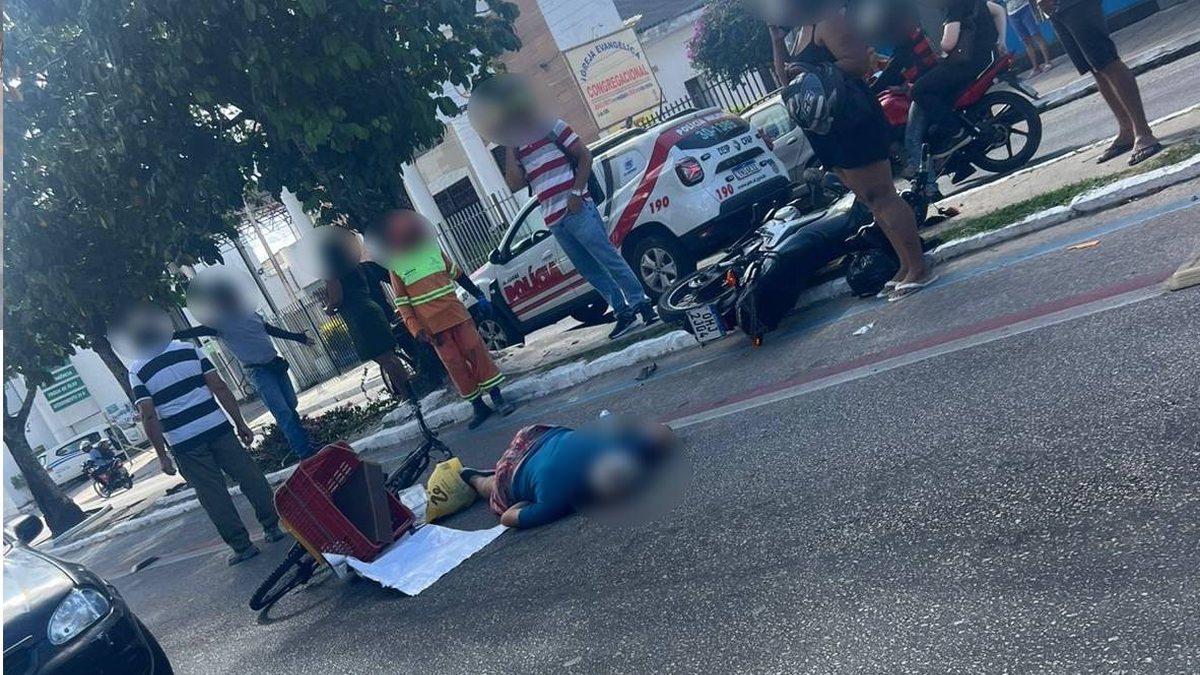 Ciclista é atingido por moto e levado ao HGE após acidente na Siqueira Campos