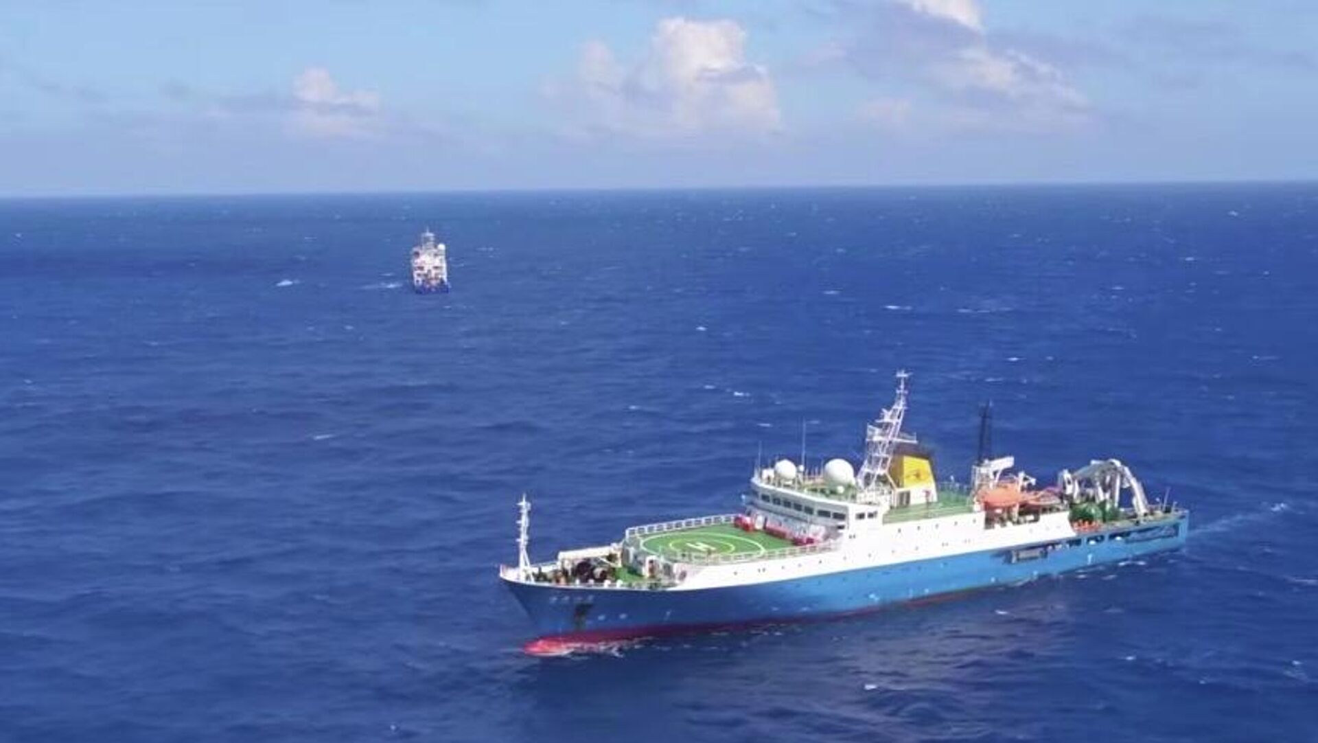 China testa tecnologia inédita e coleta amostras oceânicas a 10 mil metros