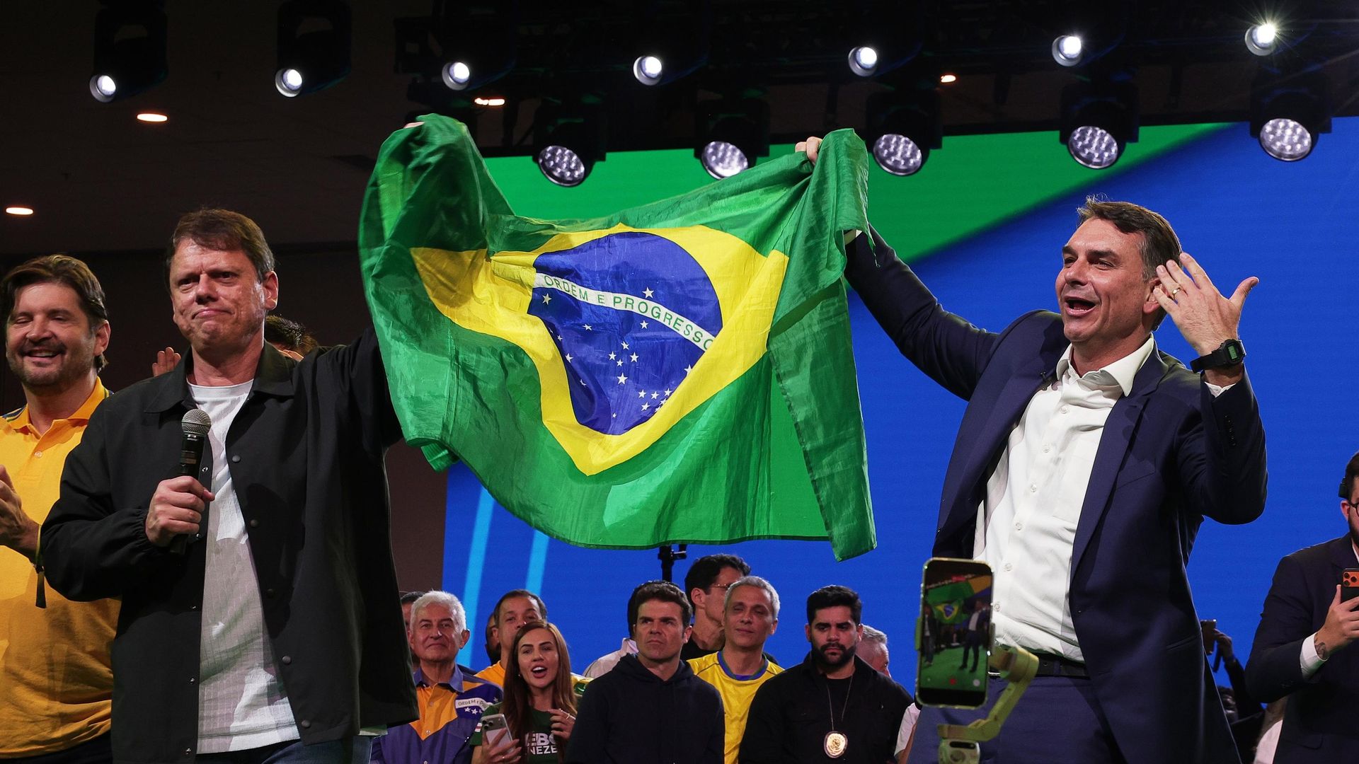 Flávio Bolsonaro propõe fim da reeleição presidencial em troca de apoio