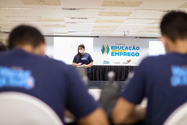 45 gestores são capacitados para atuar no programa Educação para o Emprego