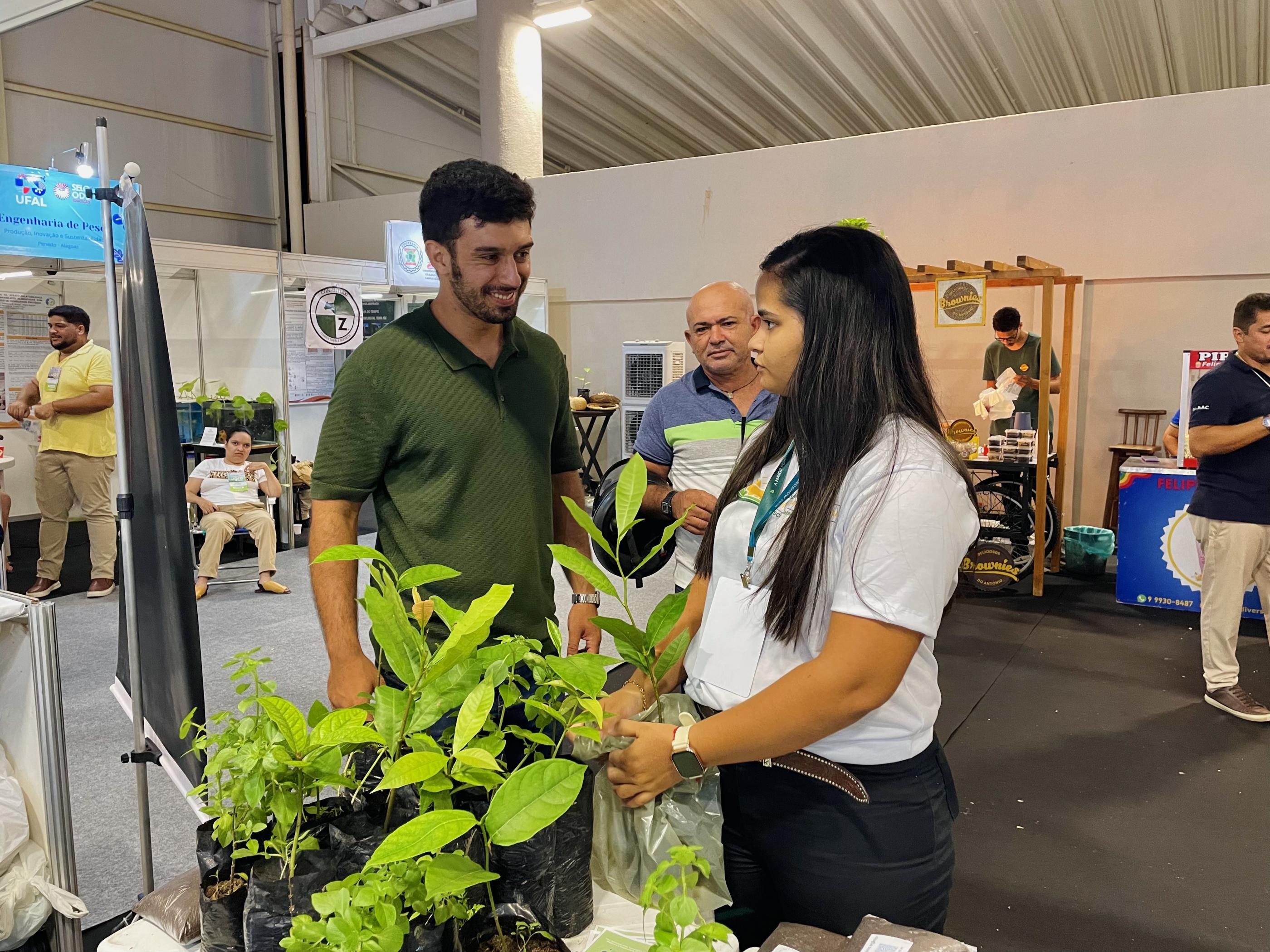 Uneal destaca inovação e pesquisa na 1ª Arapiraca Agro Show