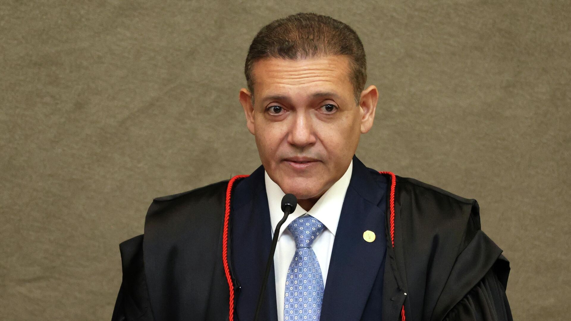 Nunes Marques assume presidência do TSE prometendo gestão equilibrada
