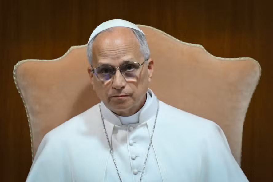 Cirurgia do papa Leão XIV é realizada com sucesso, informa Vaticano
