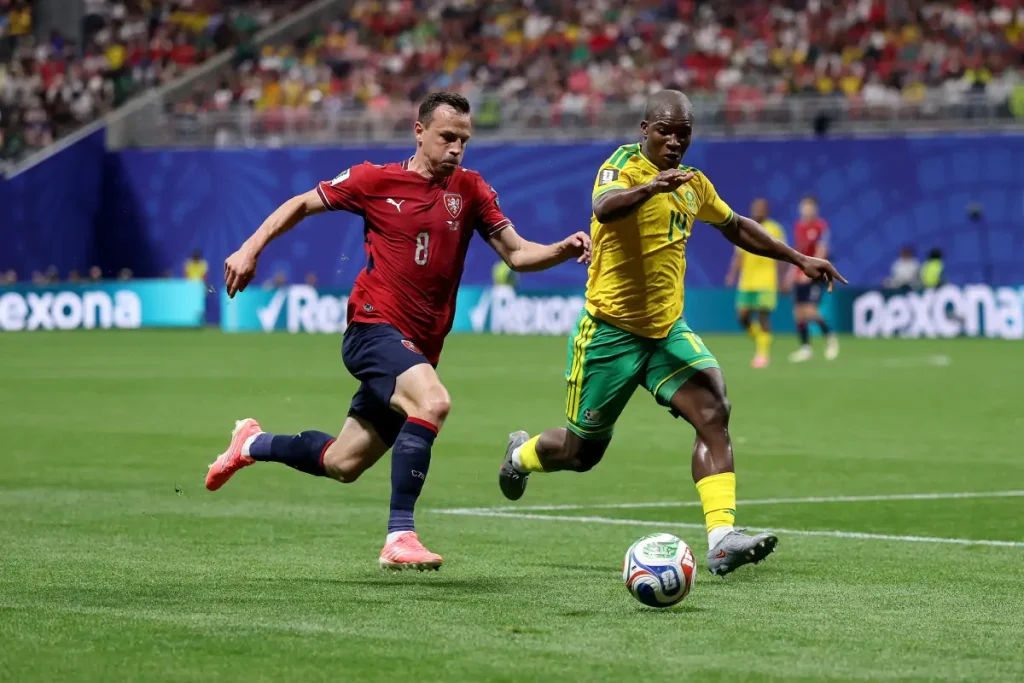 Tchéquia marca cedo, mas África do Sul busca empate nos minutos finais