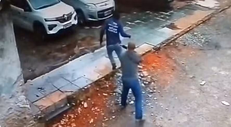 Policiais civis invadem pátio e retiram carro rebocado durante show da Shakira