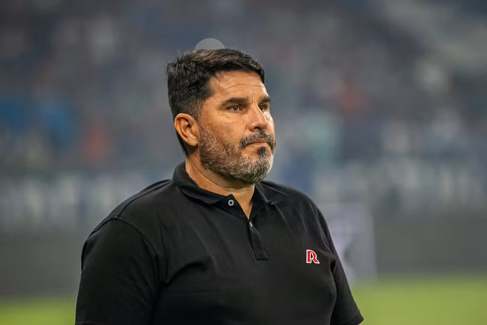 CRB renova com técnico Eduardo Barroca e executivo Ari Barros até o fim de 2026