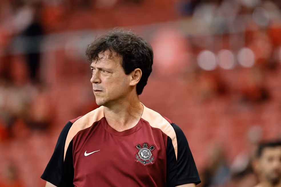 Corinthians demite Fernando Diniz após sétima derrota no Brasileirão