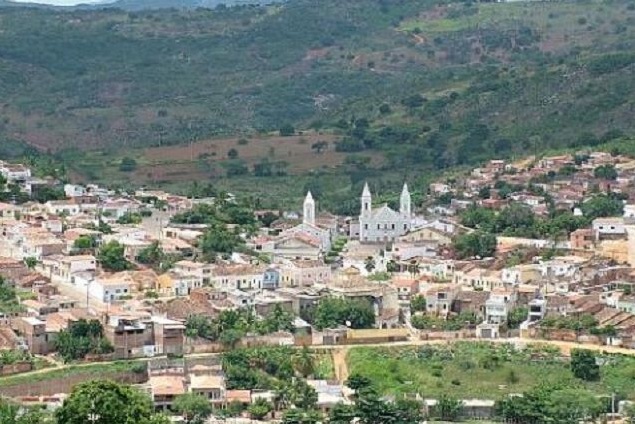Homem é preso após agredir e ameaçar companheira em Água Branca