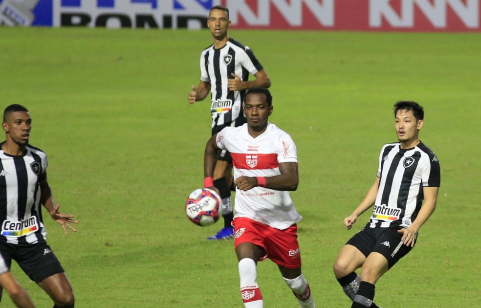 Atacante Hyuri tem proposta do futebol árabe e deve deixar o CRB