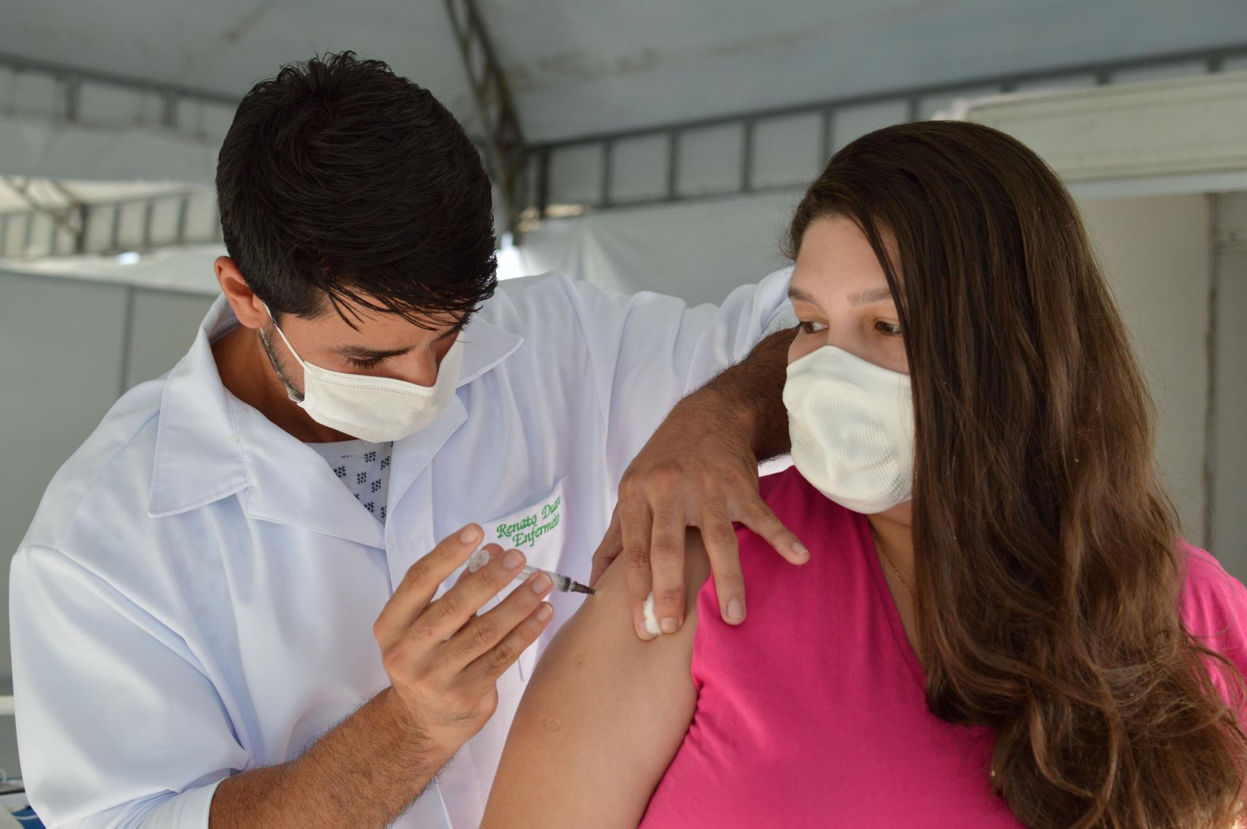 Alagoas já vacinou mais de 716 mil pessoas com as duas doses ou dose única contra a covid-19