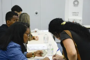 Alagoas vira página histórica: maioria dos eleitores tem médio e superior