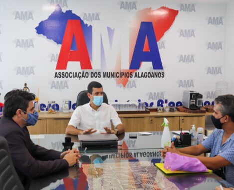 AMA e UNEAL debatem o fortalecimento do programa de especialização de servidores municipais
