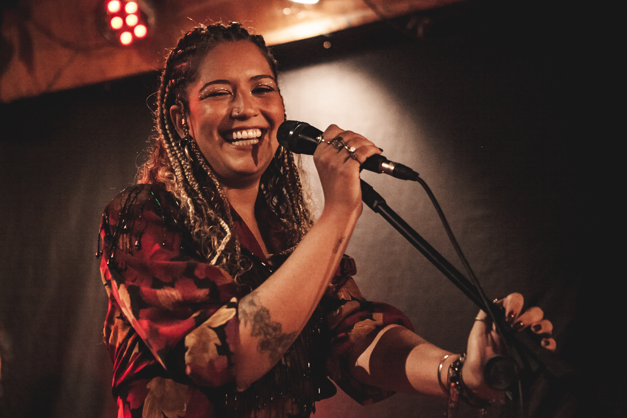 Amanda Mendonça volta aos palcos com tributo a Djavan em Maceió