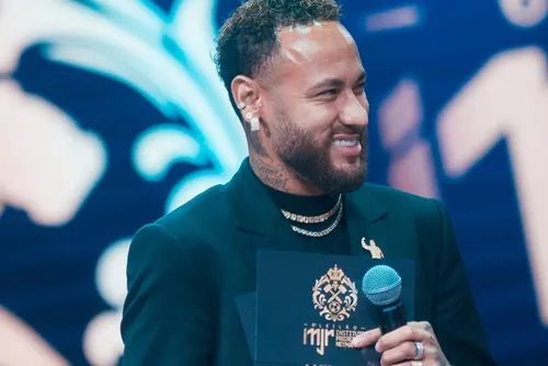 Influenciadores arrematam experiência exclusiva com Neymar em leilão beneficente