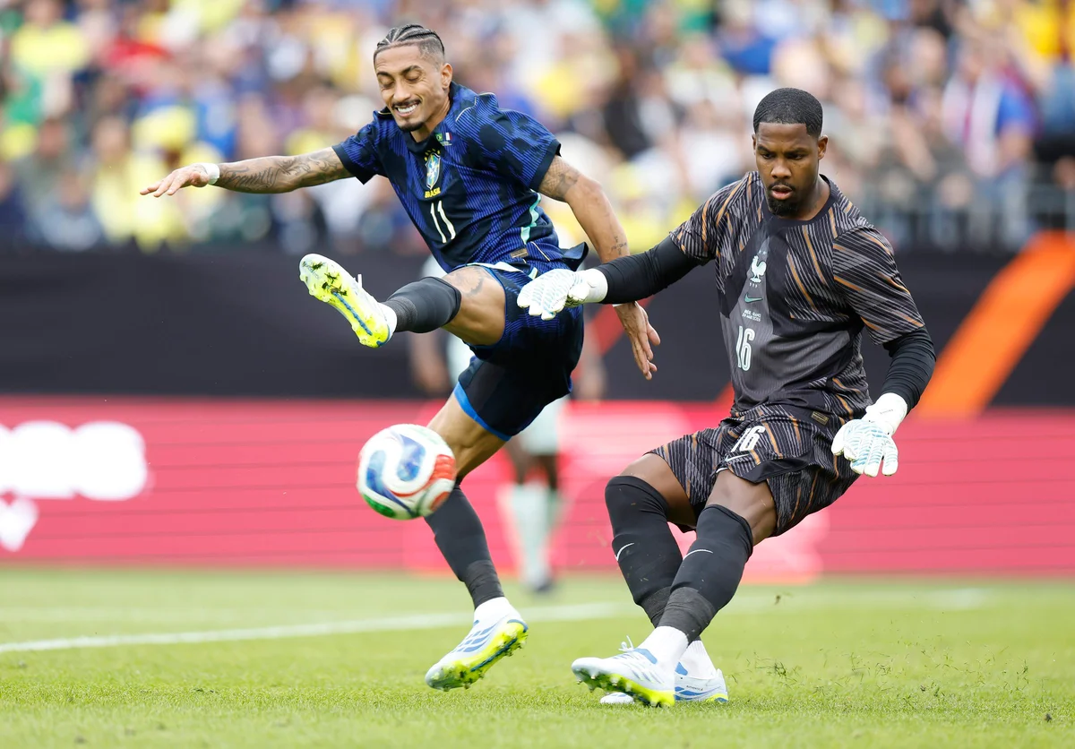Pressionado, Brasil enfrenta a Croácia com oito desfalques