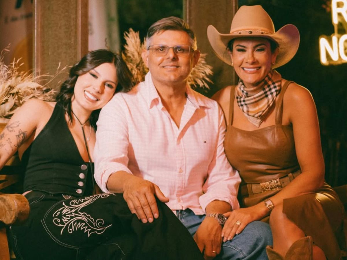 Ana Castela transforma mensagens do pai em música e diverte fãs