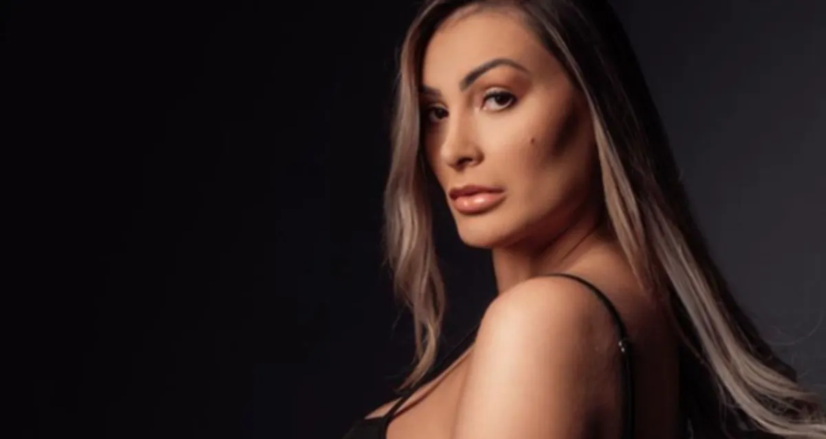 Andressa Urach sofre acidente em gravação e vai reverter bifurcação da língua