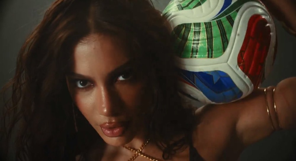 Anitta anuncia música da Copa com Lisa do Blackpink e Rema