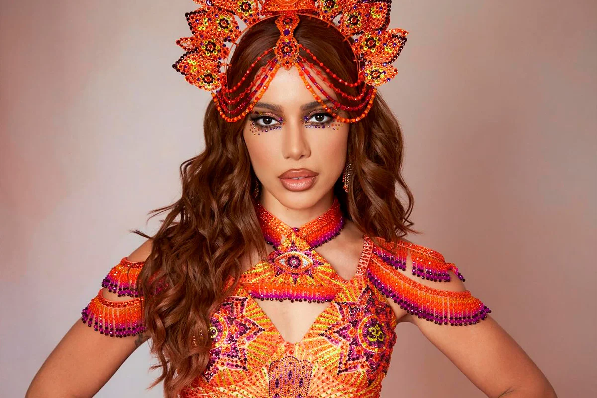 Anitta fala que esta com dificuldades com transição capilar