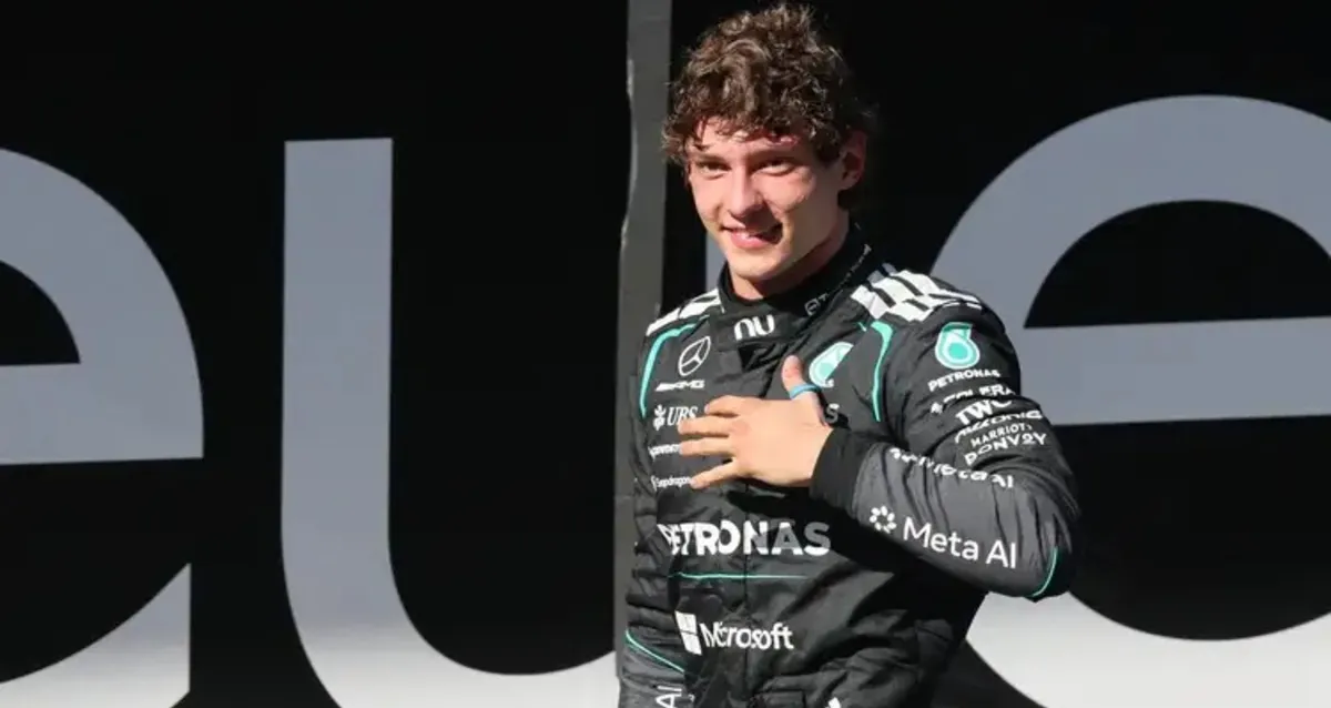 Antonelli pode ser campeão da F1 aos 20 anos e prepara homenagem a Senna