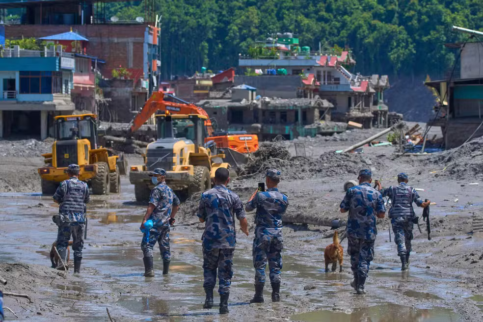 Nepal aceita ajuda internacional após tragédia no Himalaia