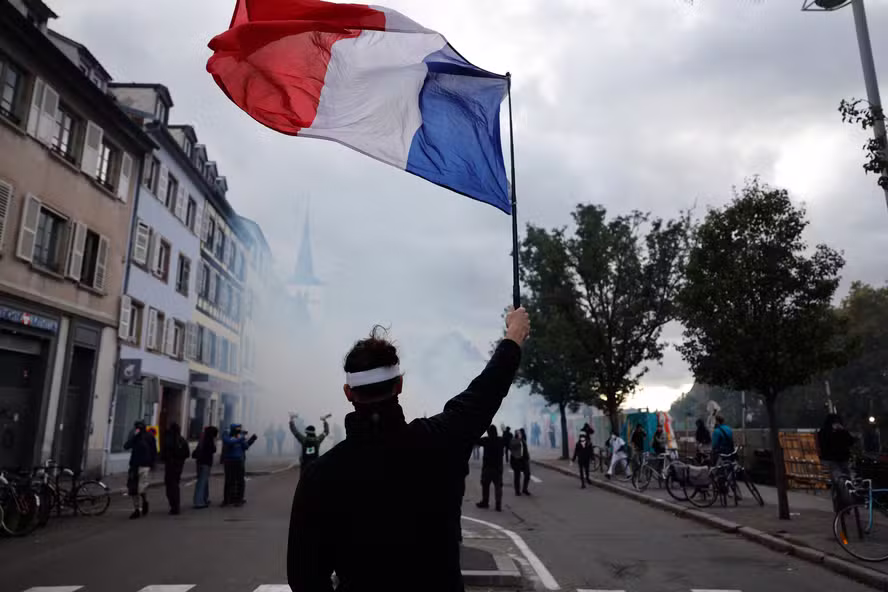 Macron anunciará medidas para conter protestos na França nos próximos dias
