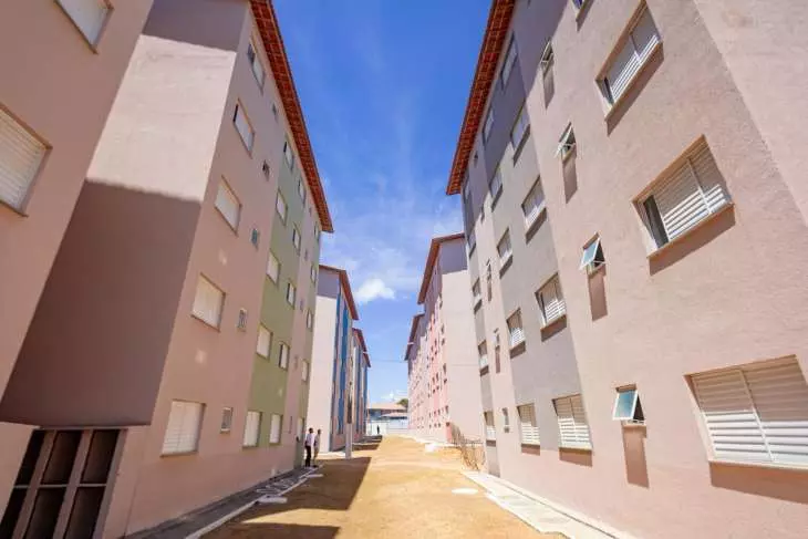 Mais de mil famílias recebem apartamentos populares em Maceió