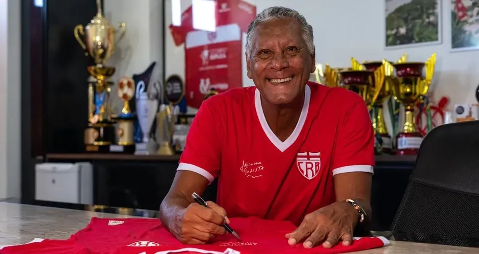 Após internação por AVC, Joãozinho Paulista recebe alta e segue recuperação em casa