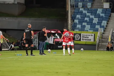 CRB liga alerta após derrota e Barroca mira ajustes defensivos