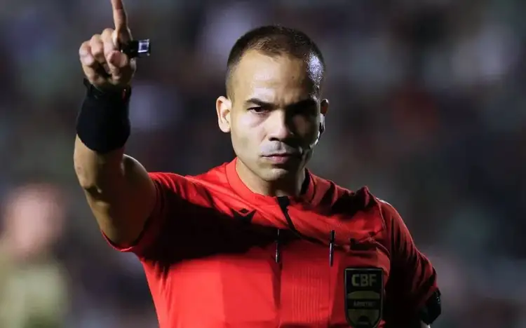 Árbitro de Avaí x CRB é alvo de críticas em dois jogos consecutivos