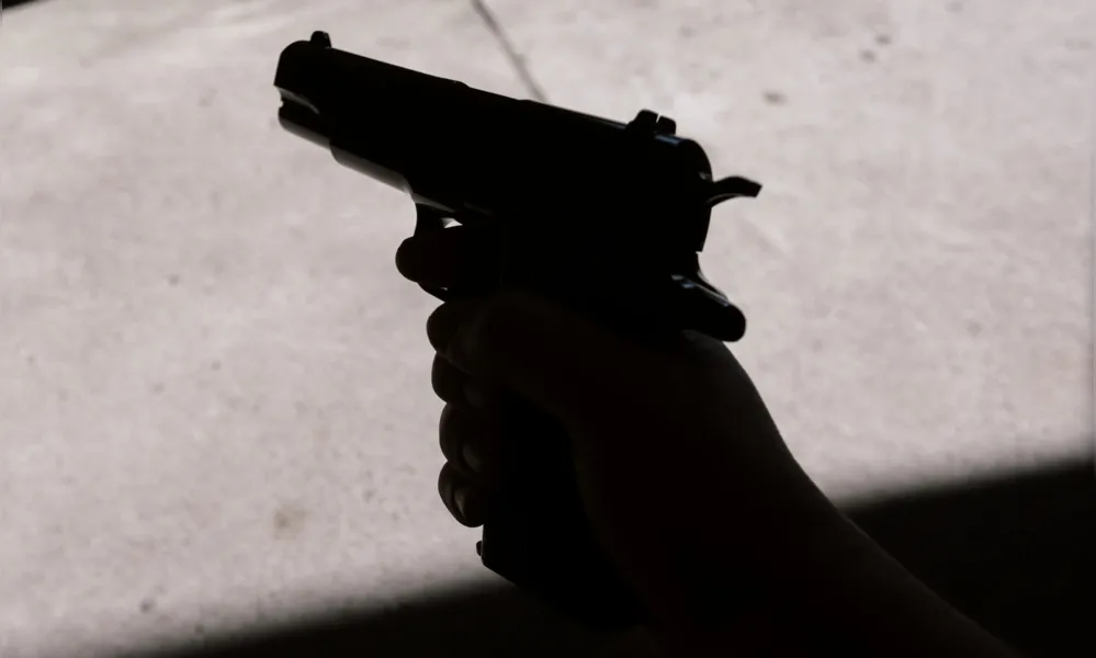 Homem é preso por porte ilegal de arma durante abordagem na Jatiúca