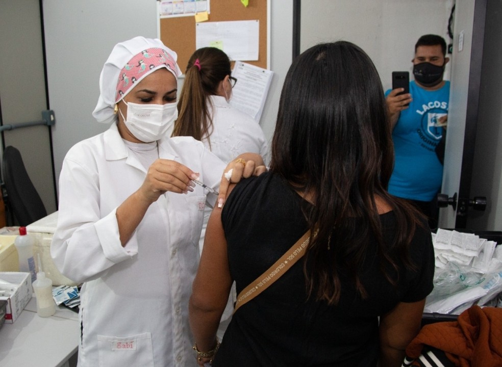 Maceió inicia vacinação contra a Covid-19 de pessoas com 37 anos nesta quarta-feira (7)